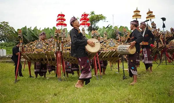 Pentas Jegog Week End